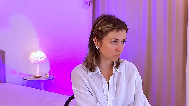 EmeraldGlow online show from February 5, 2026, 3:05 pm