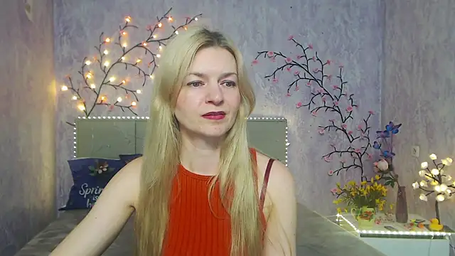 Snapshot of MelissaTyler chatting on April 21, 2026, 11:49 am MelissaTyler online show from April 21, 2026, 11:49 am