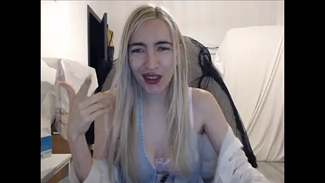 Snapshot of BarbieBlondieGirl chatting on March 7, 2026, 7:44 pm BarbieBlondieGirl online show from March 7, 2026, 7:44 pm