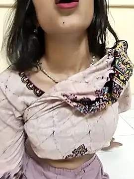 Snapshot of Yours-Zeenat chatting on April 24, 2026, 10:39 am Yours-Zeenat online show from April 24, 2026, 10:39 am