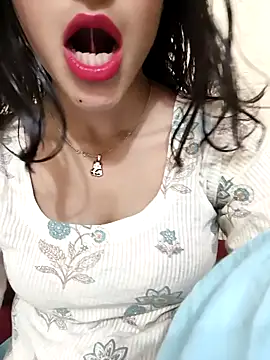 Snapshot of Yours-Zeenat chatting on May 8, 2026, 5:57 am Yours-Zeenat online show from May 8, 2026, 5:57 am