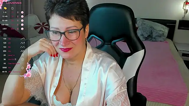 Snapshot of JennyMons chatting on July 11, 2026, 7:55 am JennyMons online show from July 11, 2026, 7:55 am
