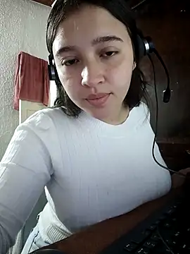 Laia  Evanss online show from February 12, 2026, 12:33 pm