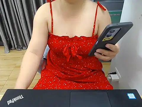Snapshot of Coffee_Milktea chatting on July 5, 2026, 2:51 am Coffee Milktea online show from July 5, 2026, 2:51 am