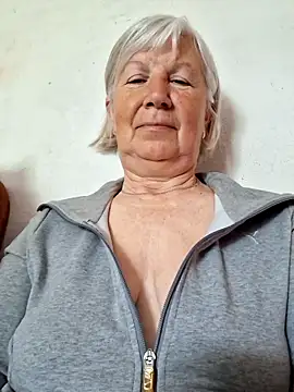 KlaudiaDarling online show from May 13, 2026, 11:07 am