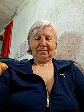 KlaudiaDarling online show from May 18, 2026, 5:24 am