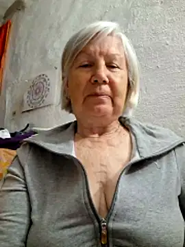 KlaudiaDarling online show from May 19, 2026, 5:52 pm