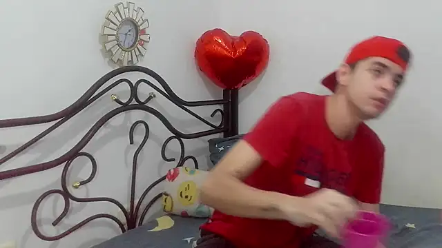 Snapshot of nico22love chatting on March 4, 2026, 12:22 pm nico22love online show from March 4, 2026, 12:22 pm