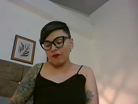 Snapshot of kat_paradise chatting on April 25, 2026, 2:14 pm kat paradise online show from April 25, 2026, 2:14 pm