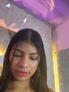 Sofia-love7 online show from May 13, 2026, 10:38 pm