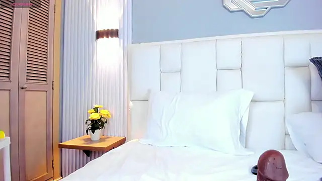 Elyn Leones online show from March 14, 2026, 10:59 pm