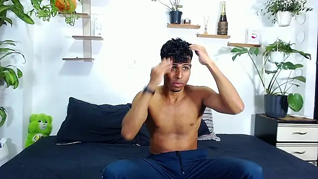 Interracial Snow Bunny online show from February 19, 2026, 9:11 pm