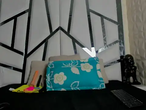 Snapshot of Lunahot68 chatting on February 9, 2026, 3:43 am Lunahot68 online show from February 9, 2026, 3:43 am