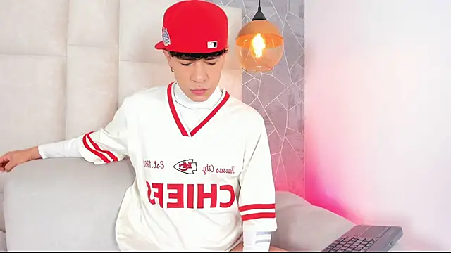 imxxjoel online show from April 18, 2026, 3:43 am