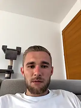 Benjamiinlt online show from April 10, 2026, 4:44 pm