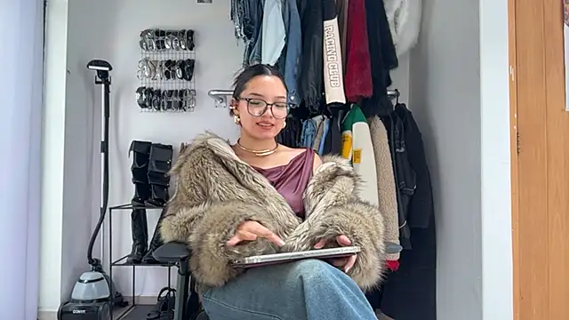 Snapshot of LubaLadeau chatting on January 13, 2026, 2:11 pm LubaLadeau online show from January 13, 2026, 2:11 pm