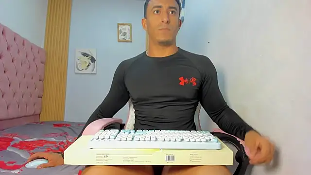 axelsavage042 online show from January 5, 2026, 8:12 pm