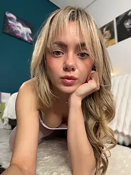 Kylie Mystic online show from April 3, 2026, 3:37 am