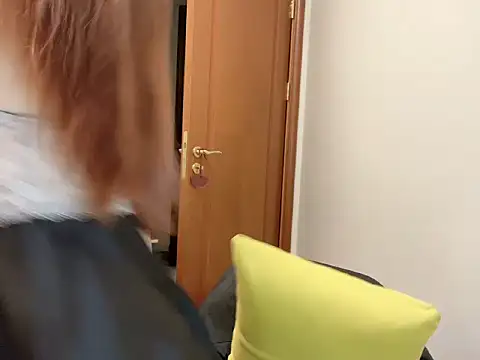 YiYi-oo online show from January 18, 2026, 5:06 pm