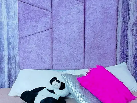 Snapshot of AlahiaEvansz chatting on February 19, 2026, 4:19 am AlahiaEvansz online show from February 19, 2026, 4:19 am