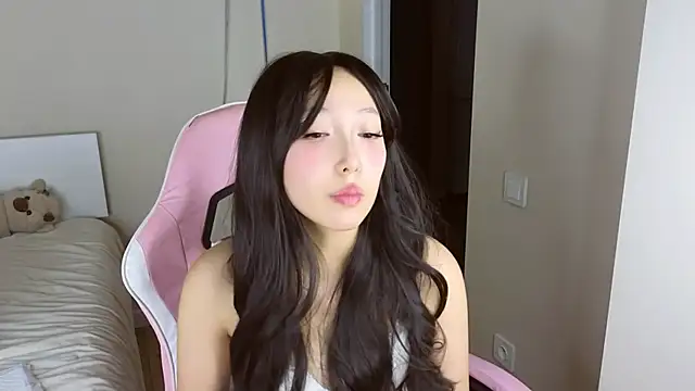 jasmilee online show from March 4, 2026, 7:20 pm