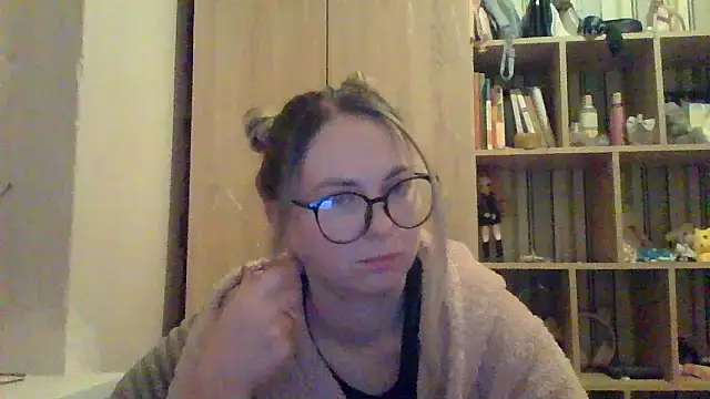 VikiLove765 online show from February 3, 2026, 3:15 am