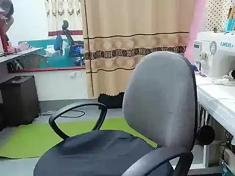 Snapshot of Heni6368 chatting on February 5, 2026, 2:00 pm Heni6368 online show from February 5, 2026, 2:00 pm