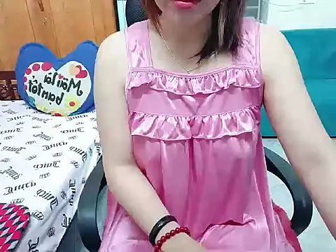 Snapshot of Heni6368 chatting on February 26, 2026, 9:36 pm Heni6368 online show from February 26, 2026, 9:36 pm