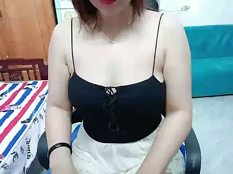 Snapshot of Heni6368 chatting on February 27, 2026, 10:32 pm Heni6368 online show from February 27, 2026, 10:32 pm