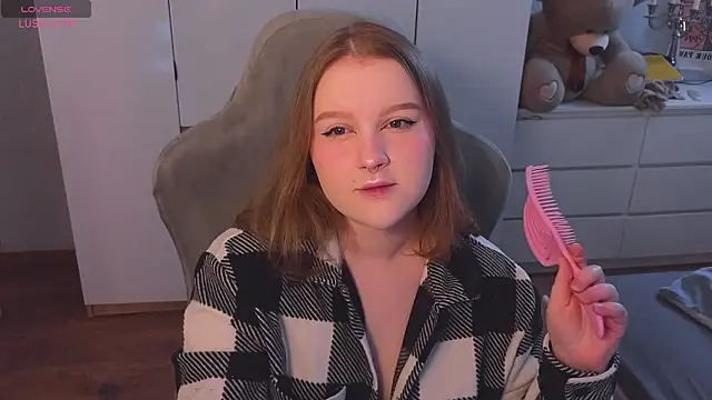 Snapshot of Ol1via chatting on February 7, 2026, 1:31 am Ol1via online show from February 7, 2026, 1:31 am