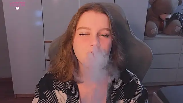 Snapshot of Ol1via chatting on February 8, 2026, 1:42 am Ol1via online show from February 8, 2026, 1:42 am