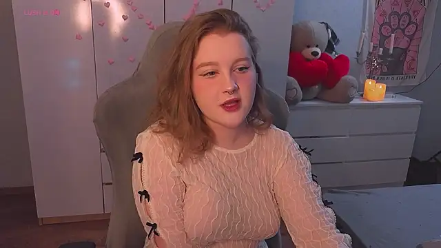 Snapshot of Ol1via chatting on February 21, 2026, 1:28 am Ol1via online show from February 21, 2026, 1:28 am