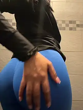 AnahiSkye online show from April 16, 2026, 6:09 pm