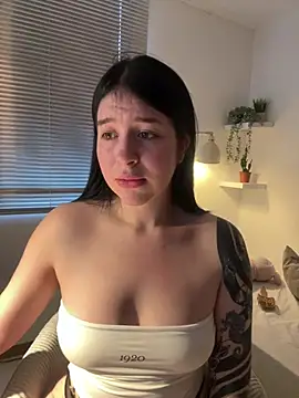 evelynrosess1 online show from February 23, 2026, 11:02 pm