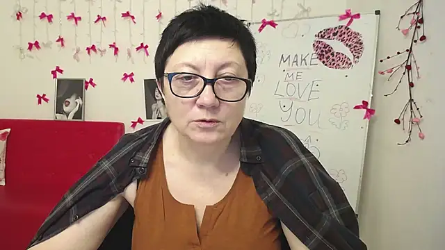 EmilyL0ve online show from February 26, 2026, 6:18 pm