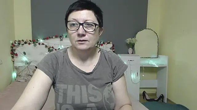 EmilyL0ve online show from March 15, 2026, 6:19 am