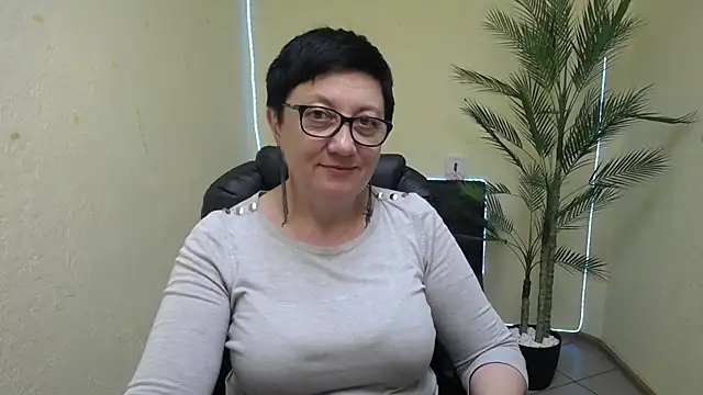 EmilyL0ve online show from May 31, 2026, 5:20 pm