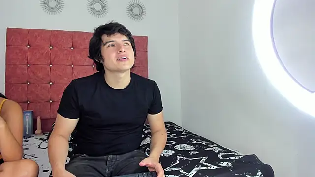 Snapshot of Mr_increible_elastigirl chatting on January 8, 2026, 8:33 pm Mr increible elastigirl online show from January 8, 2026, 8:33 pm