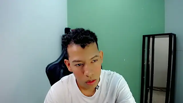 Snapshot of Tupac_D chatting on January 13, 2026, 4:07 am Tupac D online show from January 13, 2026, 4:07 am