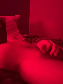 Snapshot of cloudyplay661 chatting on March 8, 2026, 2:04 am cloudyplay661 online show from March 8, 2026, 2:04 am