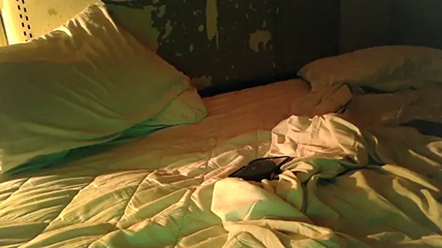 Snapshot of cloudyplay661 chatting on March 25, 2026, 12:33 pm cloudyplay661 online show from March 25, 2026, 12:33 pm