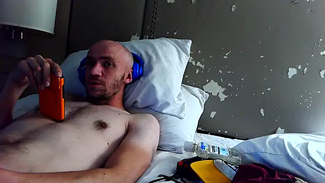 Snapshot of cloudyplay661 chatting on April 14, 2026, 1:44 am cloudyplay661 online show from April 14, 2026, 1:44 am