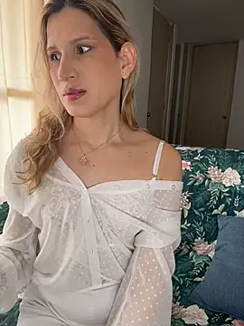 milablossom01 online show from February 20, 2026, 4:18 pm