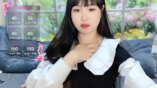 xiaoguai99 online show from March 25, 2026, 1:06 pm