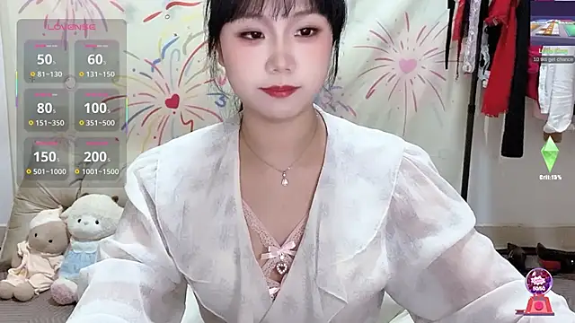 xiaoguai99 online show from April 18, 2026, 12:53 pm