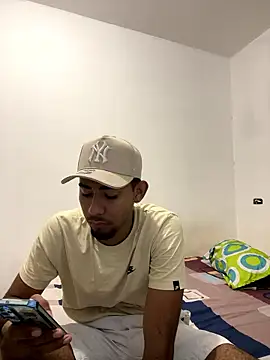 Snapshot of youngalexofficial chatting on January 18, 2026, 5:33 am youngalexofficial online show from January 18, 2026, 5:33 am