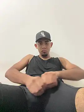 Snapshot of youngalexofficial chatting on February 10, 2026, 12:37 am youngalexofficial online show from February 10, 2026, 12:37 am