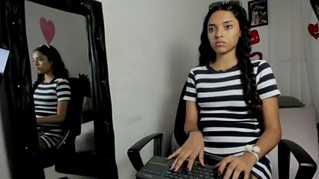 Snapshot of hazel_slim chatting on February 24, 2026, 3:43 pm hazel slim online show from February 24, 2026, 3:43 pm