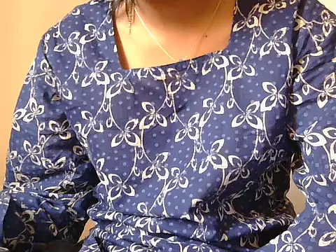 Snapshot of hina_001 chatting on January 15, 2026, 6:40 am hina 001 online show from January 15, 2026, 6:40 am