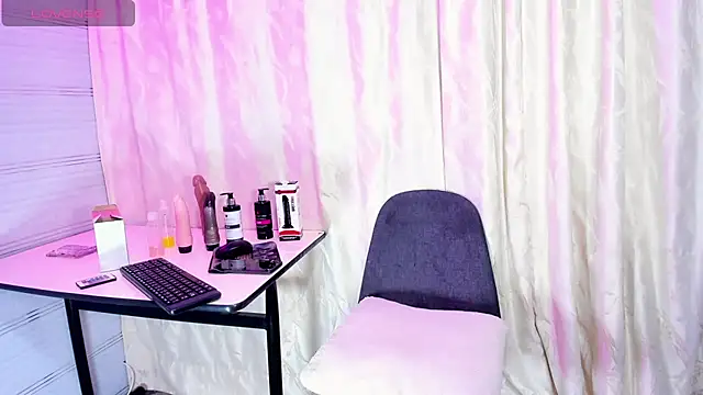 Snapshot of Sue_blue chatting on January 13, 2026, 2:28 am Sue blue online show from January 13, 2026, 2:28 am